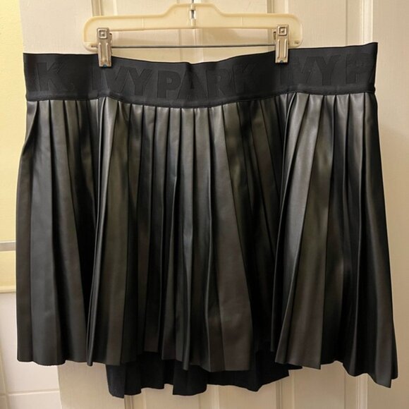 NWT Ivy Park x Adidas Ivy Noir Pleated Faux Leather Skirt 3X - Picture 5 of 7